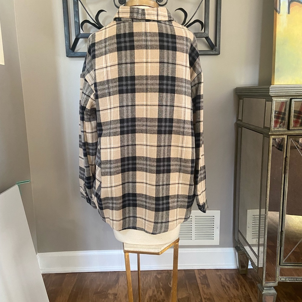 Davi & Dani Flannel Shirt - Picture 3 of 4
